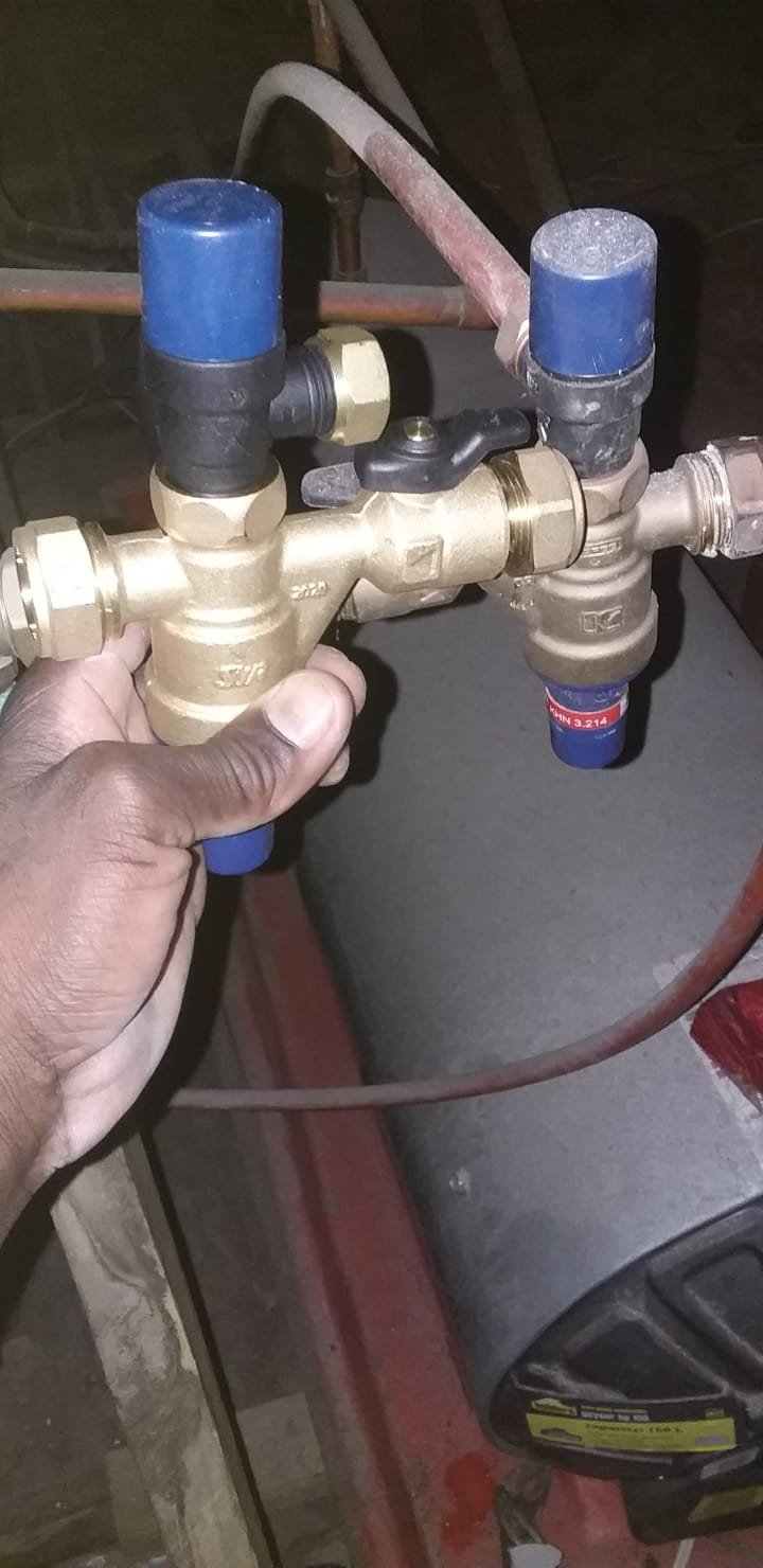 Geyser installation