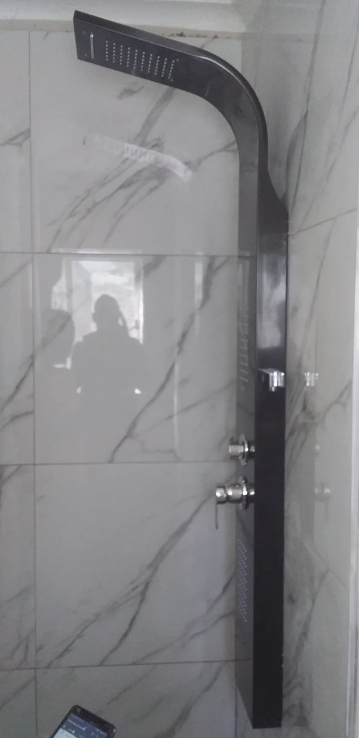 Marble shower wall tiling